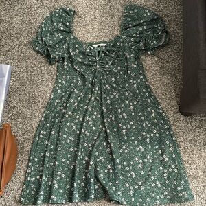Green puff sleeve dress